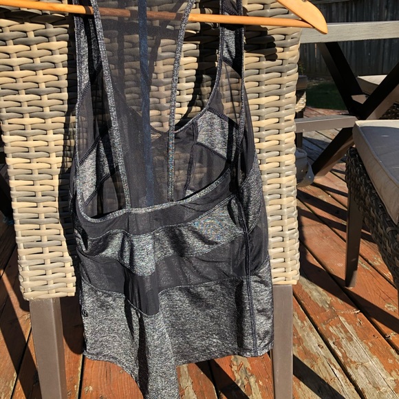 VEUC Lululemon If You’re Lucky Tank - 4 - Picture 9 of 9